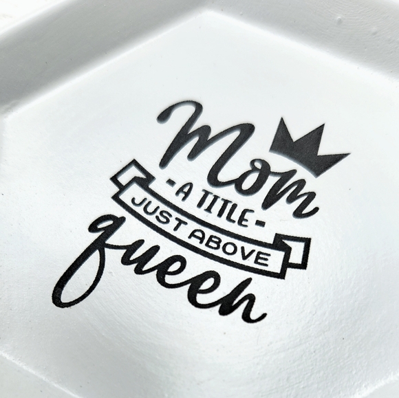 MOM GIFT!!! Laser Engraved Trinket Tray - Mom A Title Just Above Queen - Picture 3 of 11